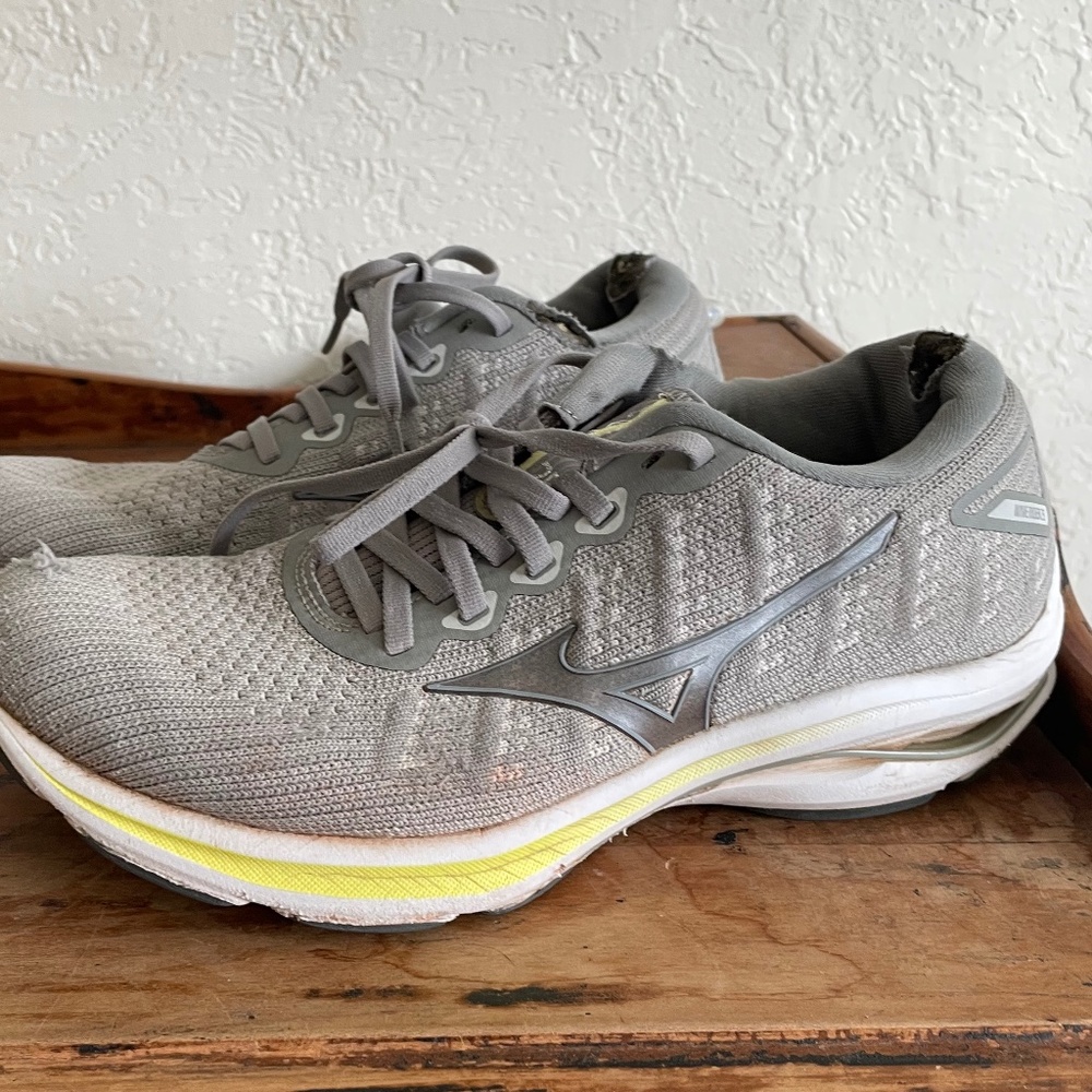 Women's Mizuno Wave Rider 25 Size 8